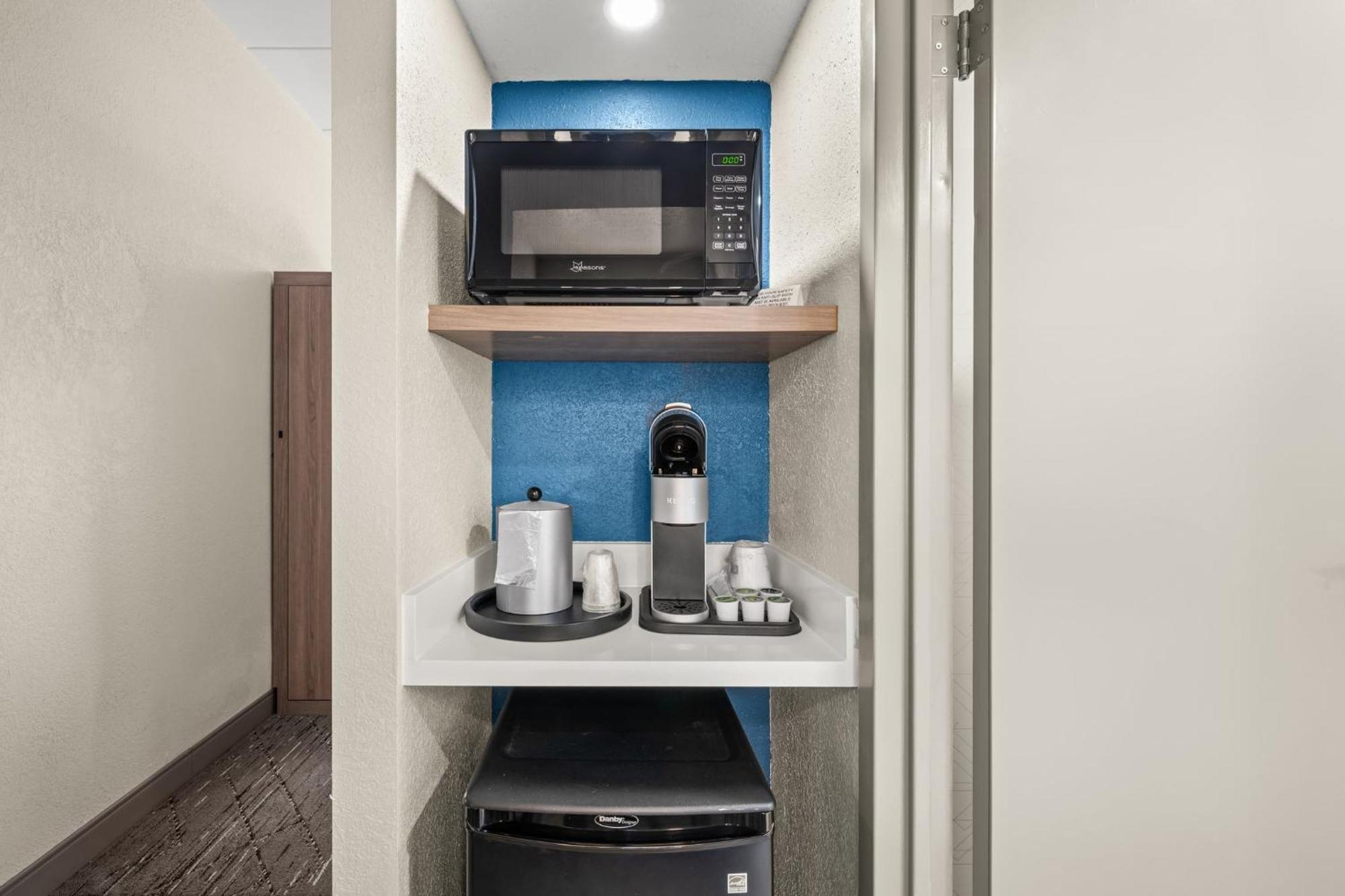 Holiday Inn Express Boston North-Woburn By Ihg Exterior foto